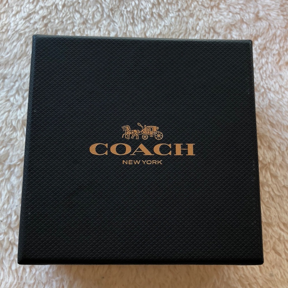 Coach goldtone pearl cuff bracelet (NWT)LAST ONE ! - Picture 7 of 8